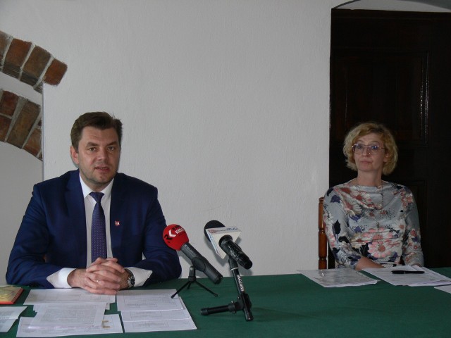 W zarządzaniu miastem Marcina Marca wspiera obecnie sekretarz Aneta Przyłucka.