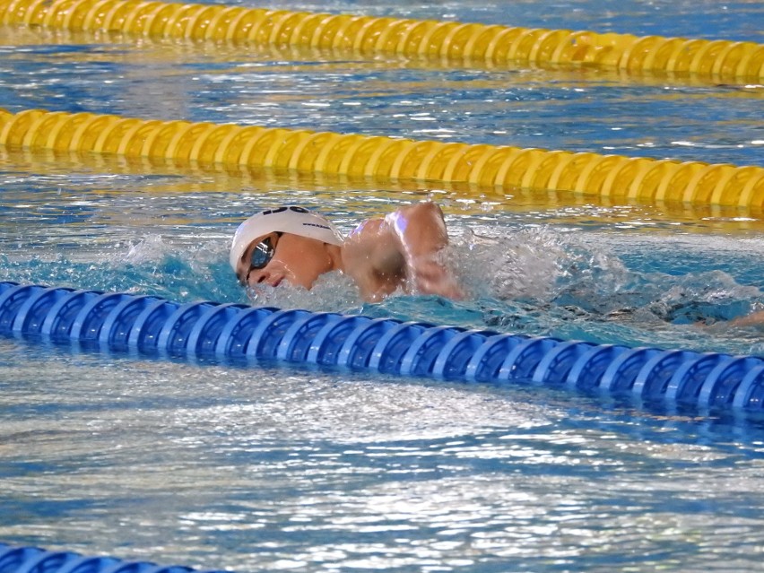 Świetny start pływaków Unii Busko-Zdrój. 19 medali i pobity rekord okręgu na mistrzostwach w Ostrowcu Świętokrzyskim [ZDJĘCIA]