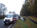 Wypadek na DK65. Kobieta zjechała do przydrożnego rowu (zdjęcia)