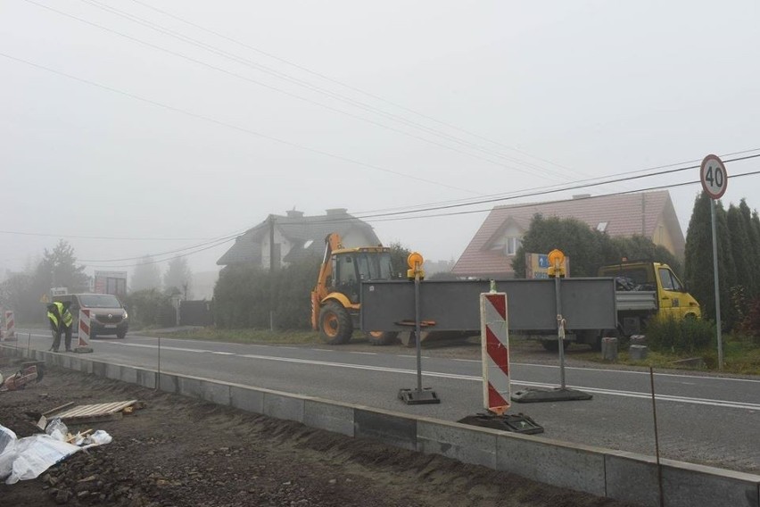 Gmina Wieliczka. Ruszyła budowa chodnika w Pawlikowicach