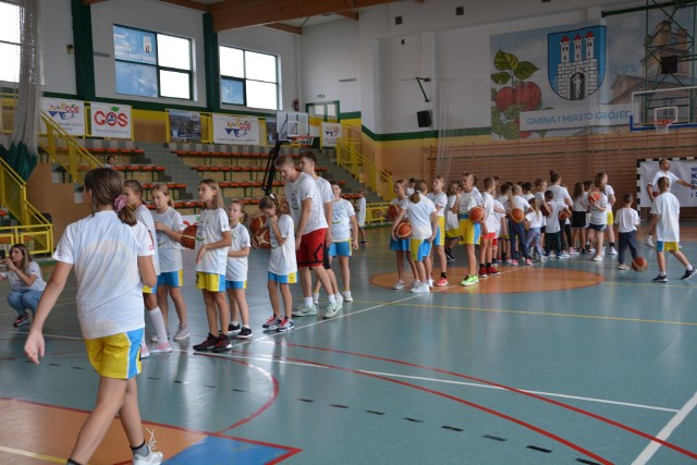 W Grójcu odbył się ostatni camp sportowy, tym razem z Łukaszem Koszarkiem, mistrzem koszykówki.