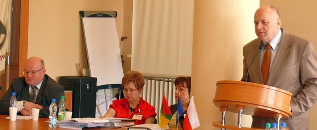 Z lewej prezydent Andrzej Szlęzak, z prawej Janusz Kotulski na październikowej sesji, kiedy doszło do konfliktu.
