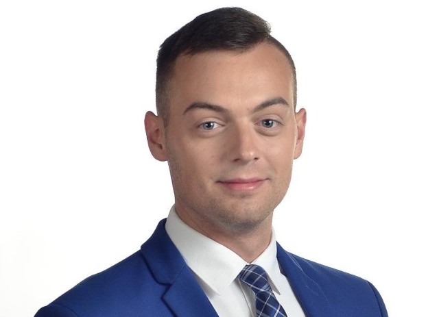 Łukasz Mierzejewski ma 25 lat, jest radnym gminy Jedlnia-Letnisko. Do Sejmu kandyduje z listy Prawa i Sprawiedliwości.