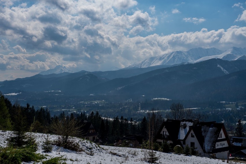 Tatry. Niżej wiosna, wyżej zima i zagrożenie lawinowe [ZDJĘCIA]