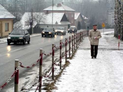 Fot. Tadeusz Jachnicki: Kierowcy powinni uważać - jeśli ochlapia pieszego kokrym śniegiem, mogą zapłacić odszkodowanie.
