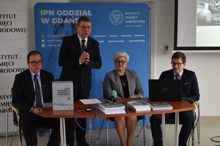Naczelnik OBBH dr Daniel Czerwiński, dyrektor IPN Gdańsk...