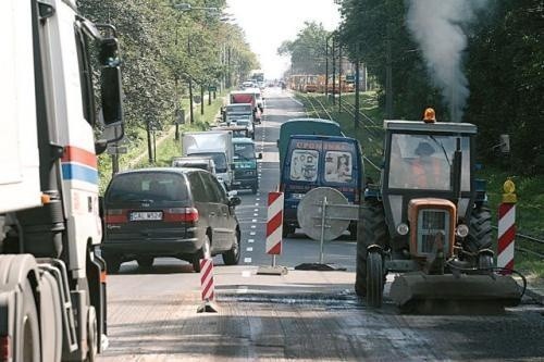 Fot. Łukasz Grochala  W Polsce trzeba natychmiast remontować 9100 km. O paraliżu komunikacyjnym nie może być mowy, bowiem na naprawy dróg nie ma pieniędzy.