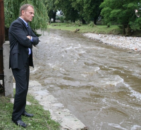 Szkody poczynione przez powódź w Dziewiętlicach przyjechał obejrzeć sam premier Donald Tusk. Widocznie to, co zobaczył, zadecydowało o skali rządowej pomocy.