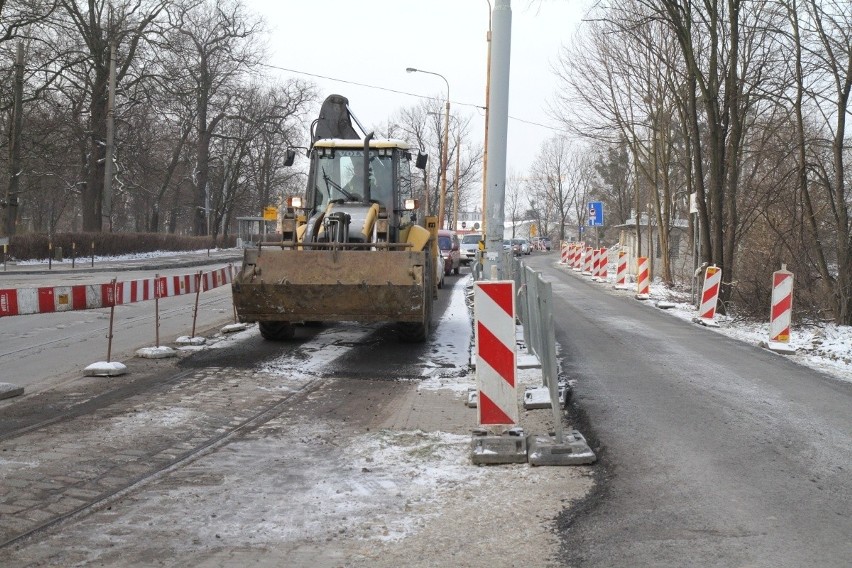 Ruszył kolejny etap remontu na ul. Przyjaźni. Zamknięto skrzyżowanie z Krzycką (ZDJĘCIA)