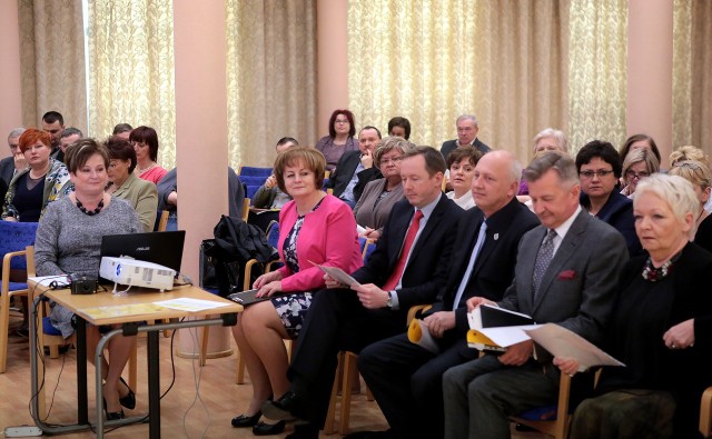 Debata zorganizowana przez pielęgniarki trwała trzy godziny. Prezentowano statystyki, padły też obietnice wsparcia ze strony parlamentarzystów, m.in. Magdaleny Kochan i Arkadiusza Litwińskiego