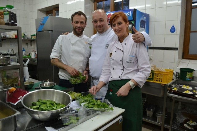 Szef kuchni Jakub Micianiec serwował potrawy kujawskie w asyście Darka Kużniaka, finalisty Top Chef 2013 oraz Anny Niedziałkowskiej z hotelu Fryderyk w Dusznikach Zdrój