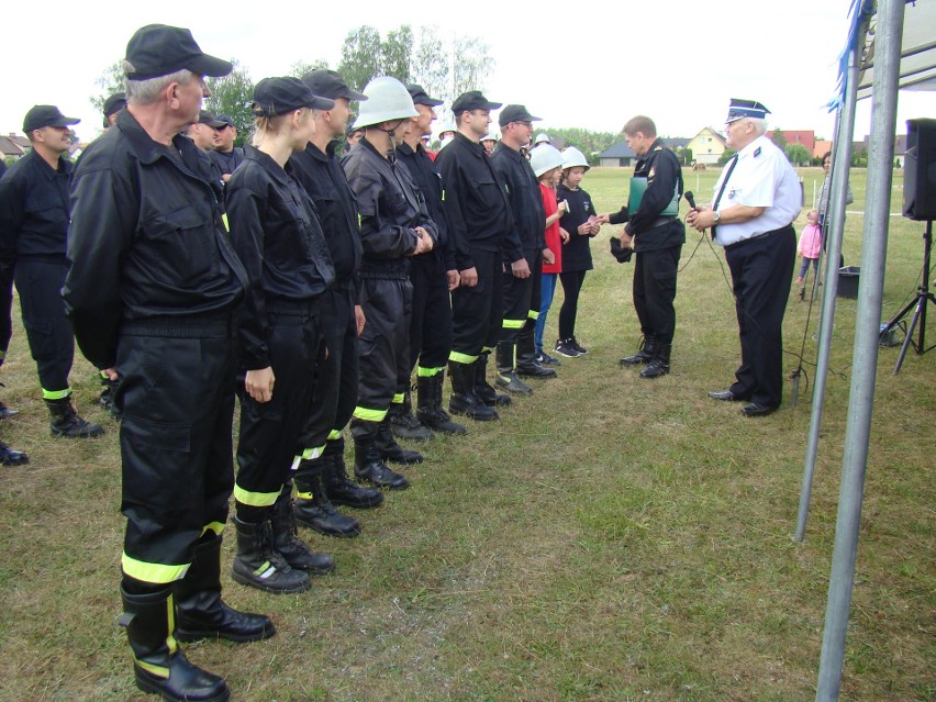 Olszewo-Borki. Gminne zawody sportowo-pożarnicze. Rywalizowały drużyny z siedmiu jednostek OSP i dwie drużyny młodzieżowe