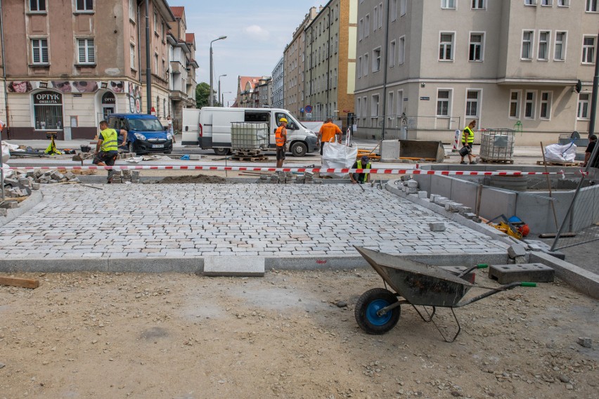 Trwa podzielona na dwa etapy przebudowa torowisk na ulicach...