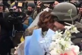 Ślub na barykadach Kijowa. Ukraińska para obrońców pobrała się  