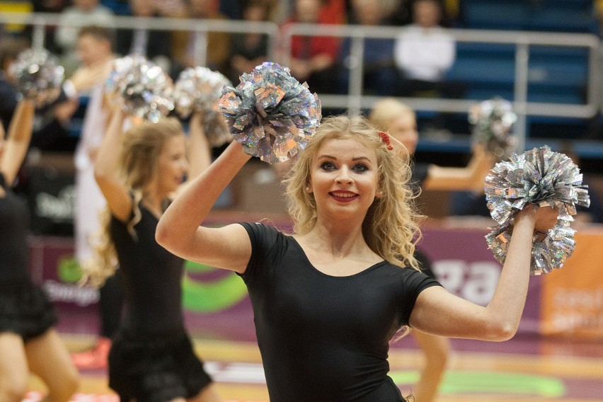 Cheerleaders Maxi Energa podczas meczu Czarnych z Wilkami (zdjęcia, wideo)