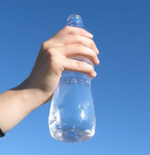 Co zawiera woda mineralna i dlaczego warto ją pić?
