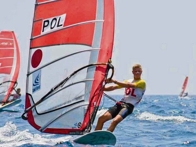 Niesamowitego wyczynu dokonał Radosław Furmański. Obronił tytuł mistrza Europy juniorów w RS:X, potem obronił brąz MŚ ISAF juniorów, a w miniony weekend został młodzieżowym ME Eurosaf