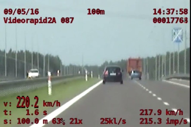 Jeden z nich pędził swoim audi 193 km/h. Jednak niechlubny rekordzista w tym samym dniu jechał 220 km/h.