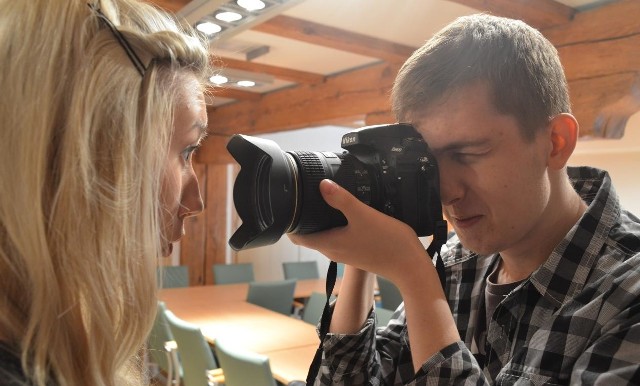 Podczas darmowych warsztatów, które organizuje usteckie Centrum Aktywności Twórczej, będzie można poznać tajniki fotografii i różne techniki robienia zdjęć. 