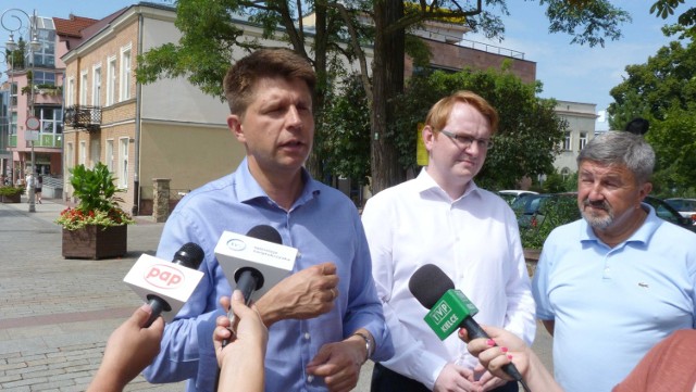 Od lewej: Ryszard Petru, Mateusz Sabat, koordynator świętokrzyskich struktur partii i Marek Cichoński sekretarz partii.