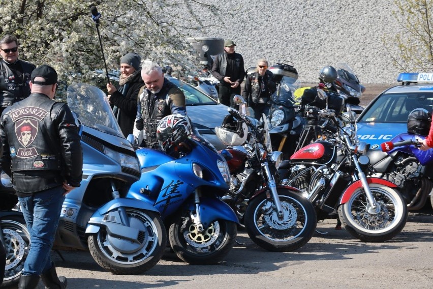 W Łodzi policjanci i motocykliści edukowali kierowców o bezpieczeństwie na drogach