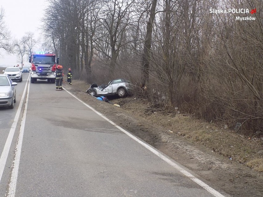 Kobieta dachowała w Myszkowie. Wcześniej straciła prawo jazdy w Zawierciu 