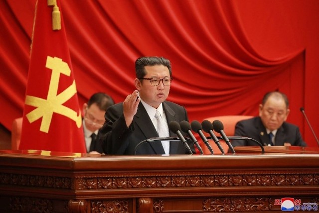 Północnokoreański przywódca Kim Dzong Un oświadczył, że status państwa nuklearnego jego kraju jest teraz "nieodwracalny".