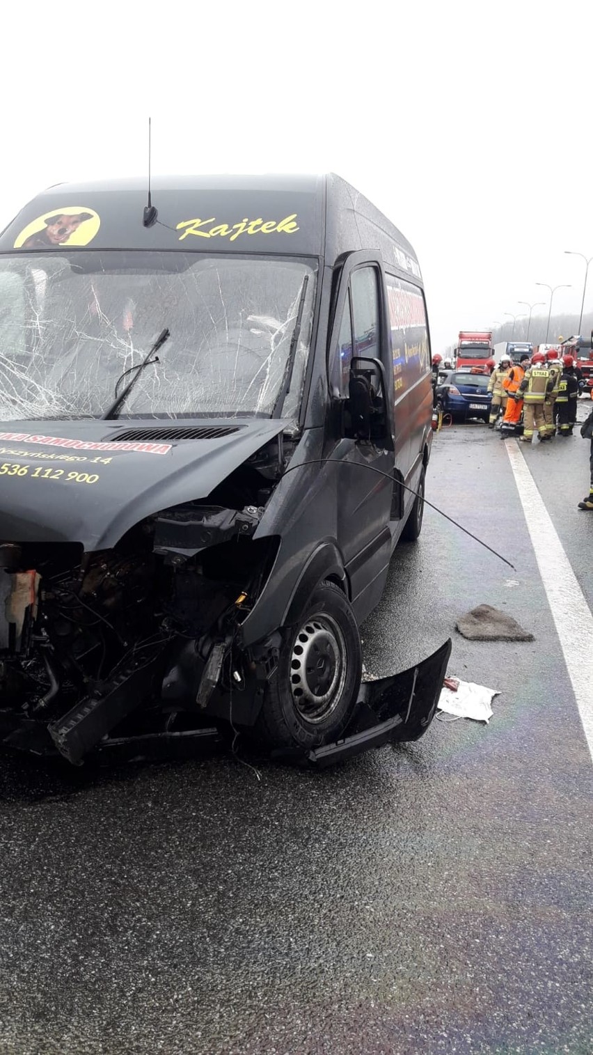 Śmiertelny wypadek na autostradzie A1 w m. Ropuchy 21.02.2019. 44-latka zginęła na autostradzie. Sprawca wypadku jechał pod prąd [ZDJĘCIA] 