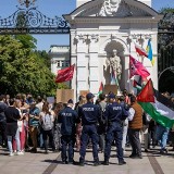 Studenci UW stanęli w obronie Palestyny. Rozpoczęli okupację parku przy kampusie