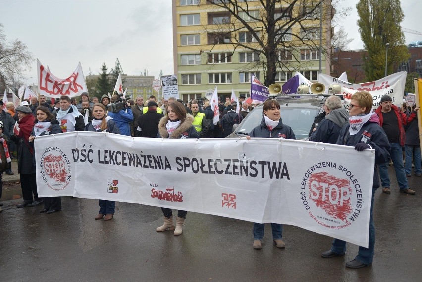 Gdańsk: Manifestacja związkowców pod hasłem "Dość lekceważenia społeczeństwa" [ZDJĘCIA]