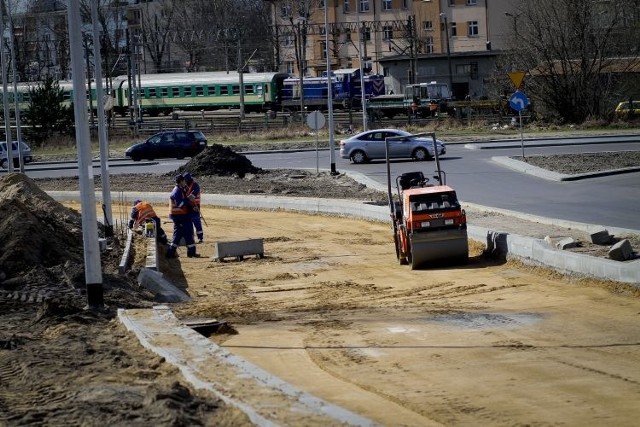 Łącznica z Poleskiej w Dąbrowskiego będzie wyłączona z ruchu przez kilka miesięcy