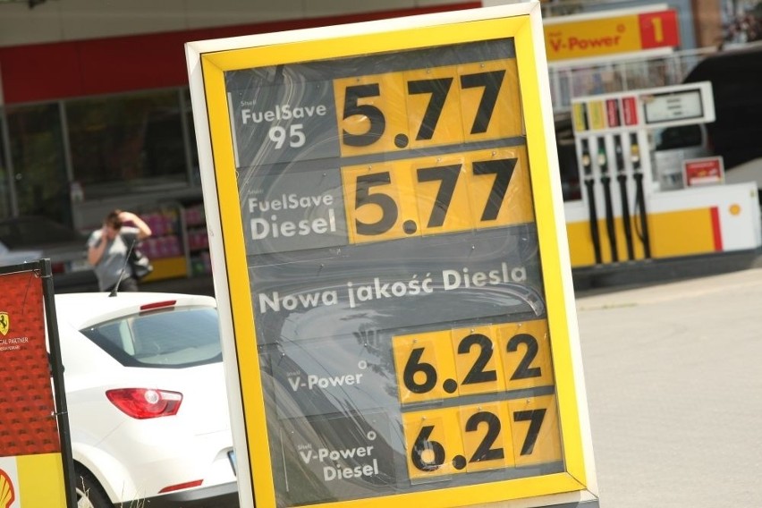 Wakacje w pełni, a to oznacza wyższe ceny paliw (NASZ RAPORT)