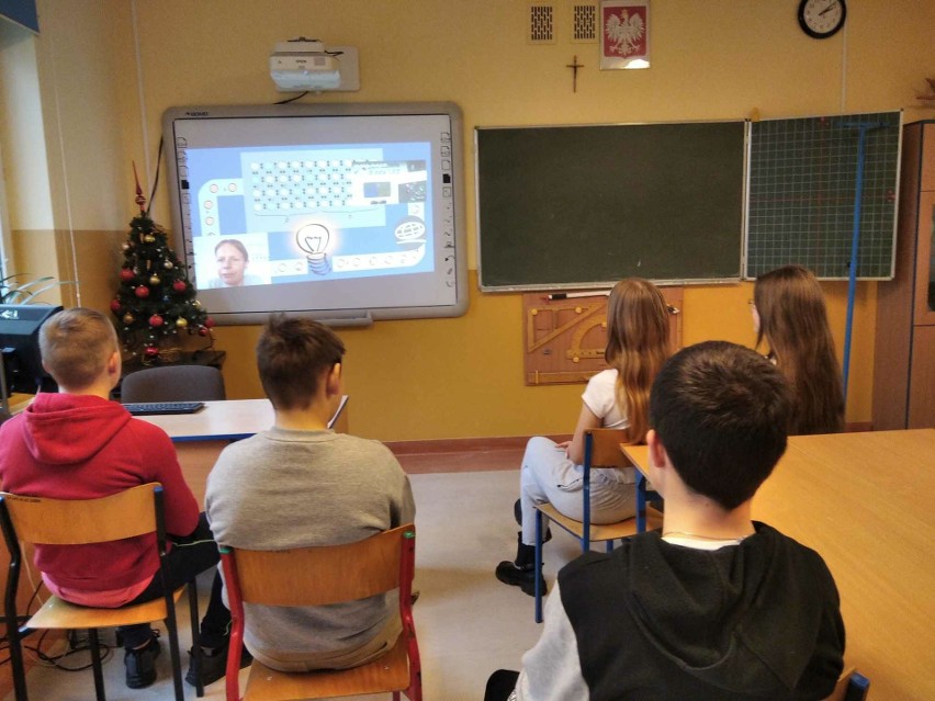 Uczniowie Szkoły Podstawowej w Czarni biorą udział w ekologicznym projekcie "Postaw na słońce"