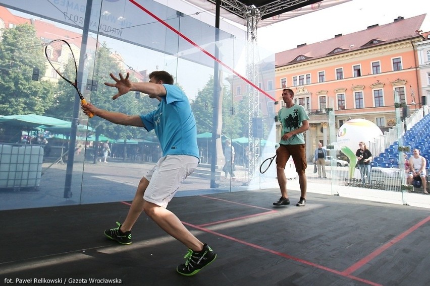 Wrocław: Grali w squasha z mistrzem Polski na pl. Solnym (ZDJĘCIA)