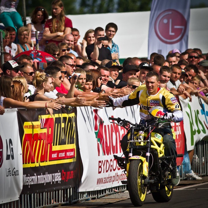 Akrobaci na motocyklach. Plus Stunt Grand Prix 2013 w Bydgoszczy