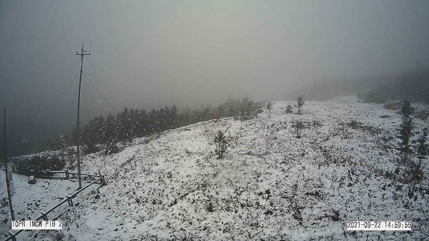 Tatry. Ostatni dzień lata, a na Kasprowym 5 cm śniegu. W Pięciu Stawach pierwsze bałwany 