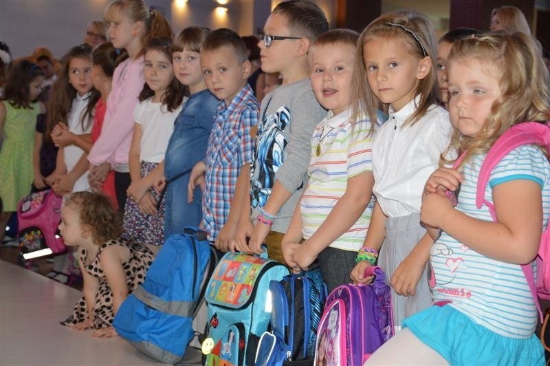 Wyszków. najmłdosi uczniowie poświęcili tornistry (zdjęcia)