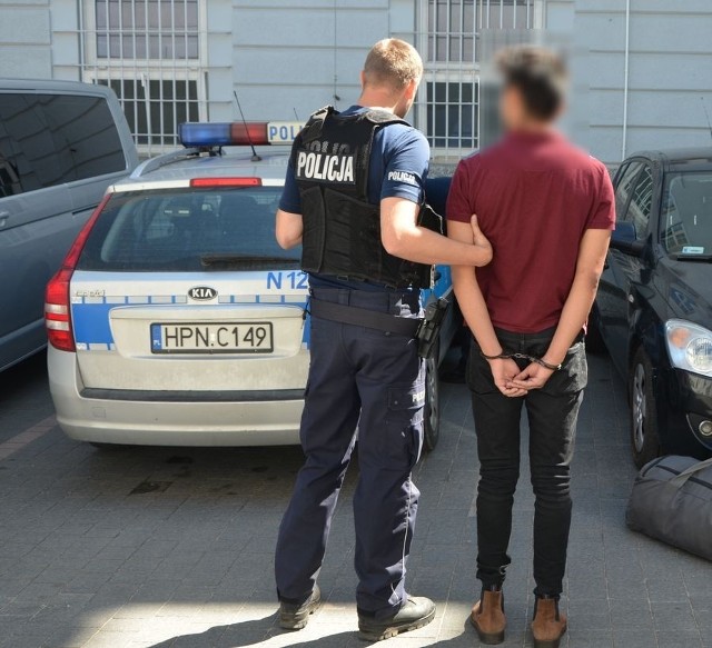 Młody Norweg oddał mocz na gdańskim lotnisku. Został zatrzymany przez policję [19.06.2018]