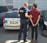 Norweg oddał mocz w salonie prasowym na gdańskim lotnisku. Był nietrzeźwy. Został zatrzymany przez policję