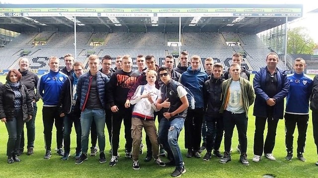 Oświęcimianie podczas zwiedzania stadionu SC Freiburg