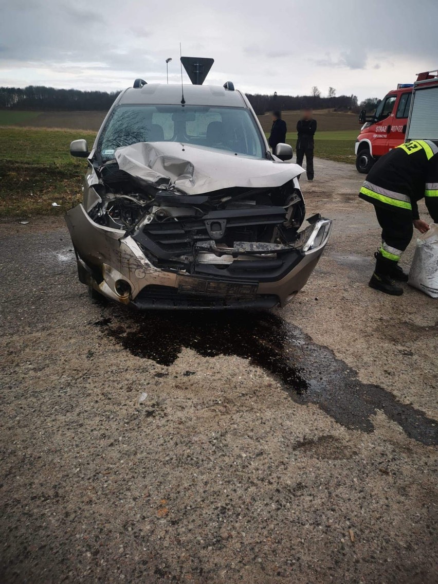 Wypadek w gminie Karlino. Zderzyły się dwa auta [ZDJĘCIA]