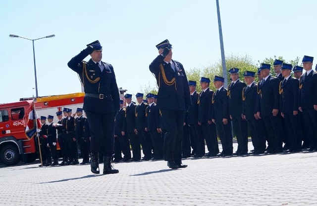 Obchody Dnia Strażaka 2015 w InowrocławiuRozpoczyna się strażacka uroczystość