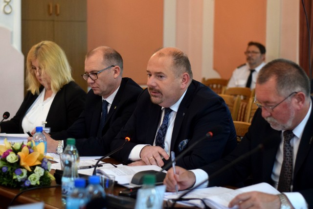 Burmistrz Jarosławia Waldemar Paluch mówił na sesji, że przez 5 lat miasto zainwestowało ok. 100 mln zł