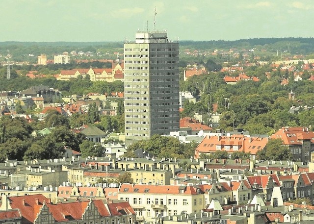 Siedemnastokondygnacyjny wieżowiec góruje nad otoczeniem. Przez wiele lat był symbolem nowoczesności Szczecina.