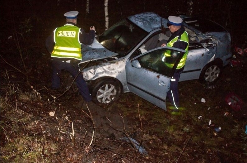 28-letni kierowca seata z obrażeniami ciała trafił do...