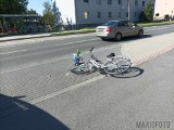Zderzenie rowerzystki i samochodu w Opolu. Na ul. Oleskiej kierowca skody potrącił 62-letnią kobietę jadącą jednośladem