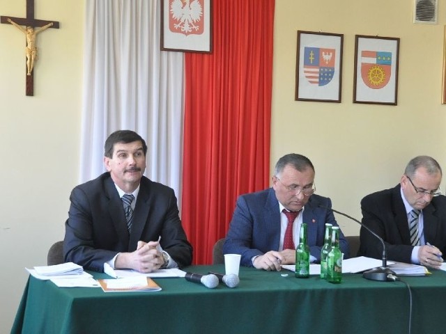 To ostatnia sesja rady powiatu, podczas której Marian Gąszcz (pierwszy z lewej) zasiadał za stołem prezydialnym