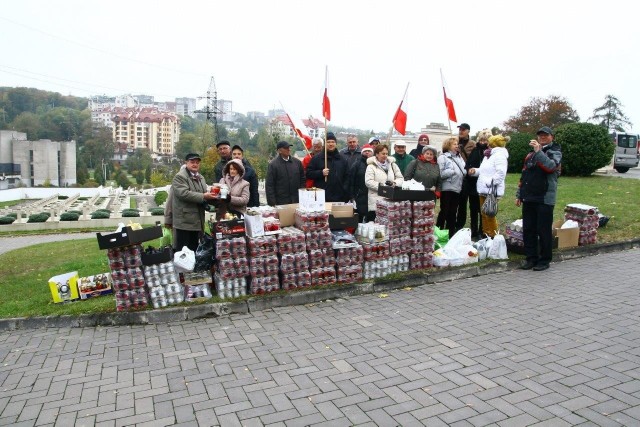 Znicze trafiły do Lwowa. Zapłoną 1 listopada