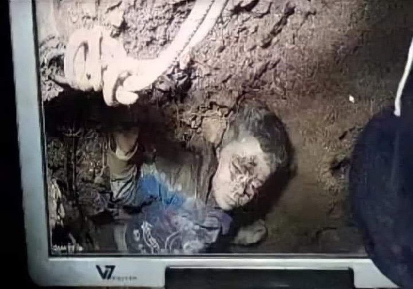 5-letni chłopiec wydobyty z 32-metrowej studzienki po czterech dobach akcji ratunkowej. Dziecko zmarło