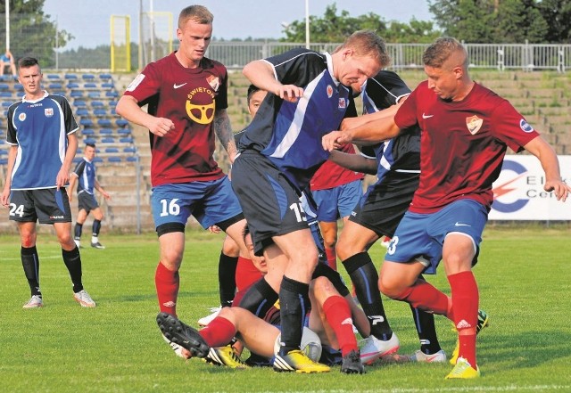 Piłkarze Gwardii Koszalin i Drawy Drawsko Pomorskie walczą o utrzymanie trzecioligowego statusu. 
